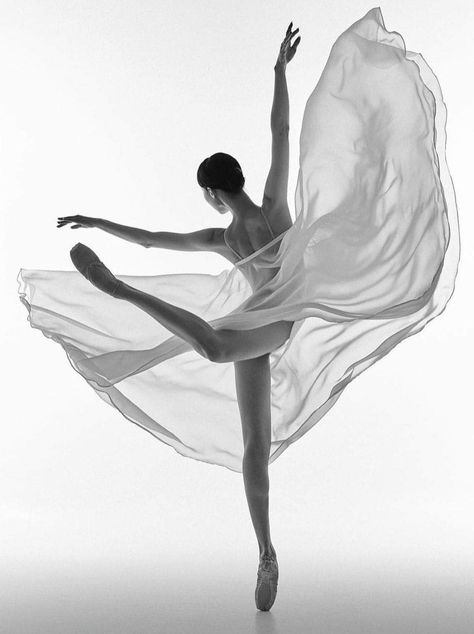 Dancing Pictures, Ballet Photography Poses, Ballerina Photography, Ballerina Poses, Ballet Dance Photography, Dance Picture Poses, Dance Photo Shoot, Dancer Photography, Ballet Pictures