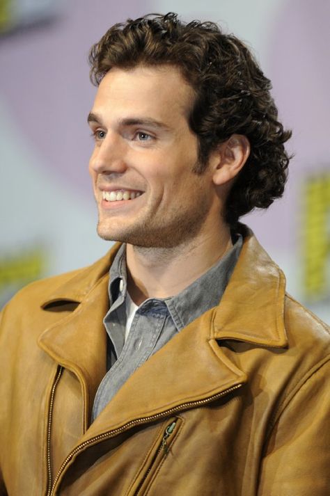 henry cavill | ... images image courtesy gettyimages com names henry cavill henry cavill Henry Cavill Curly Hair, Henry Superman, Long Curly Hair Men, Male Haircuts Curly, Celebrity Smiles, Love Henry, Superman Movies, Curly Hair Men, Henry Cavill