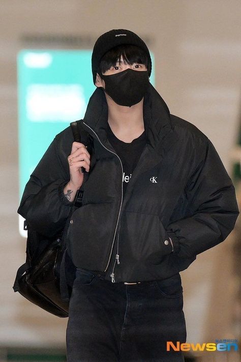 Jungkook Airport, Jon Bellion, Jeongguk Jeon, Cropped Puffer Jacket, Jungkook Selca, Jeon Jeongguk, Calvin Klein Women, Cartoon Jokes, Jimin Jungkook