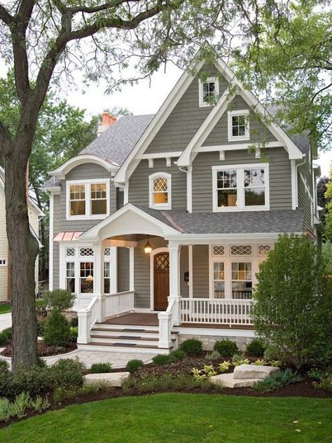 Blossoming Visions: traditional homes and a winner! I like the window panes, too. I want a wraparound porch. Traditional Exterior, Decor Minimalist, House Goals, Pretty House, Design Case, Decor Rustic, Home Fashion, Exterior Paint, My Dream Home