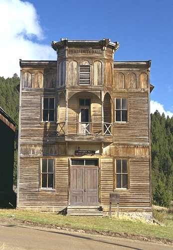 montana+ghost+towns | Many of Elkhorn's cabins have been reoccupied. The Fraternity Hall ... Abandoned Towns, Old Western Towns, Abandoned Architecture, Old Abandoned Buildings, Montana Travel, Abandoned Town, Montana Homes, Old Abandoned Houses, West Town