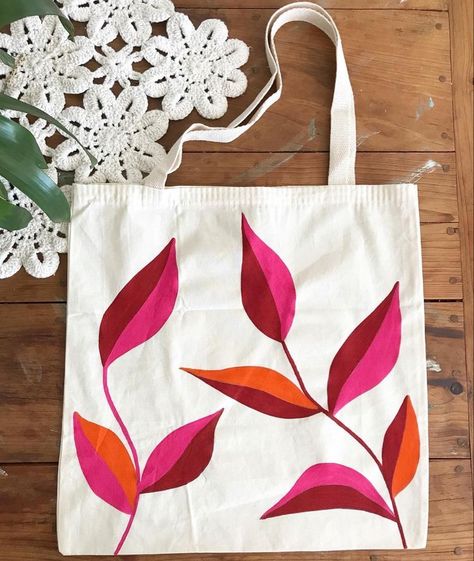 Diy Bag Painting, Tote Bag Diy Pattern, Jute Bags Design, Creative Tote Bag, Diy Tote Bag Design, Painted Canvas Bags, Handpainted Tote Bags, Canvas Bag Diy, Canvas Bag Design