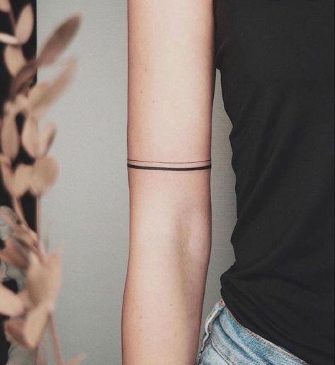 Line Band Tattoo For Women, Arm Rings Tattoo, Two Bands Around Arm Tattoo, Womens Armband Tattoo, Line Tattoos Around Arm, Bands Tattoo For Women, Arm Band Tattoo Designs Women, Bracelet Arm Tattoo, Women’s Arm Band Tattoo