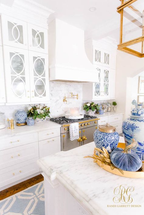 Farmhouse Glam Kitchen, Decorative Hood, Glam Kitchen, Apartment Decoration, Spring Refresh, Fabulous Kitchens, Fall Kitchen, Spring Home Decor, Counter Tops