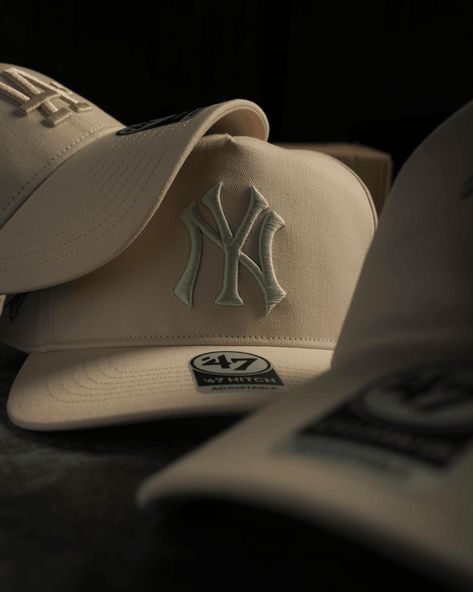 New York Yankees Cap Photography, Bone New Era, Chicago Bulls Logo, Swag Hats, Phone Homescreen, Mlb Hats, Ny Outfits, Dope Hats, Edit My Photo