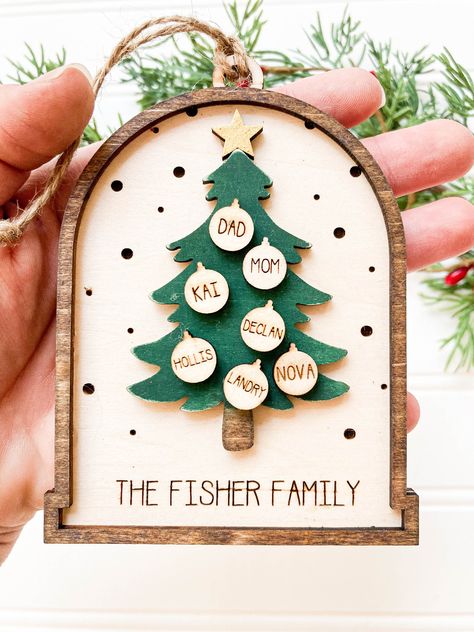 Christmas With Cricut Gift Ideas, Christmas Family Ornament, Family Name Christmas Ornaments, Wood Family Ornament, Wood Family Sign, Family Christmas Decorations, Snowman Family Ornament, Christmas Laser Ornaments, Cricut Wood Cutouts