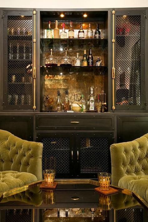 Elegant home bar in a room with tufted sofas Hollywood Regency Living Room, Regency Living Room, Chicken Wire Cabinets, Home Bar Cabinet, Home Bar Rooms, Modern Home Bar, Home Bar Design, Bar Designs, Black Living Room