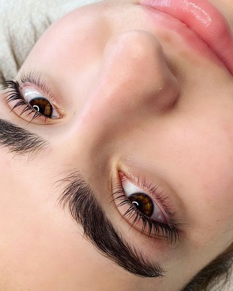 Thick Brows Natural, Eyebrows Goals, Curled Eyelashes, Exercise For Women, Natural Makeup For Brown Eyes, Skin Care Business, Lash Lifting, Beautiful Eyebrows, Thick Brows