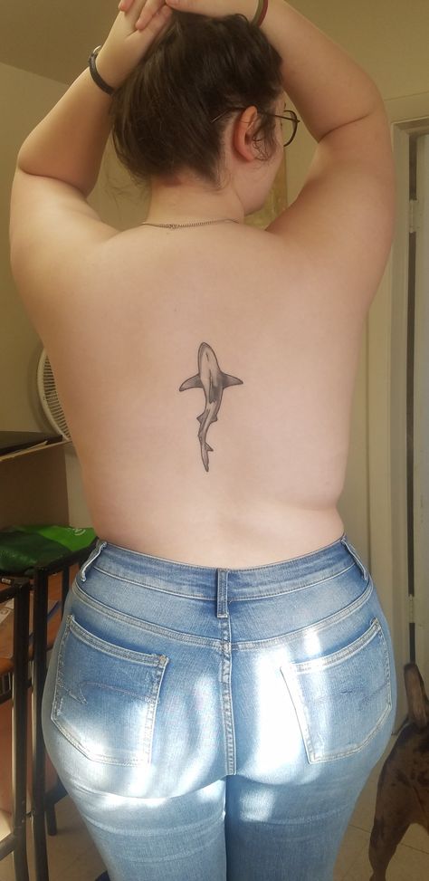 Small Shark Tattoo, Shark Tattoo Ideas, Shark Tooth Tattoo, Hai Tattoo, Rib Tattoos For Women, Upper Back Tattoos, Ribcage Tattoo, Shark Tattoo, Petite Tattoos