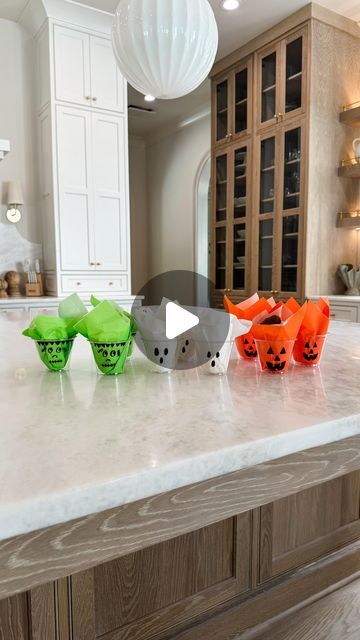 Ashley Savage | Creator | Atlanta, GA on Instagram: "👻Halloween Snack Cups👻 comment SHOP to get the supplies to these Halloween themed snack cups! These would be great for Halloween parties! I added popcorn and some candy to mine! Which one is your favorite?? • • • #halloweendecor #halloweenideas #halloween #halloweenparty #halloweenpartyideas #halloweensnacks" Fruit Cup Halloween Treats, Halloween Candy Cup Ideas, Halloween Snack Cups, Halloween Cups Diy, Halloween Candy Bowl Ideas, Halloween Fruit Cups, Halloween Snacks Diy, Popcorn Halloween, Halloween Prizes