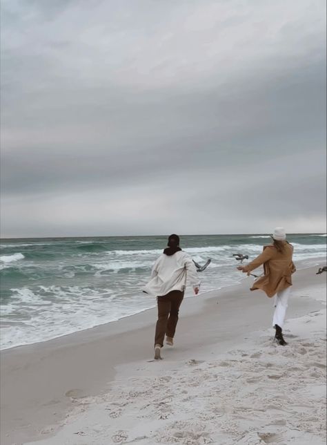 Snow On The Beach Outfit, Winter Beach House, Winter Beach Photoshoot Ideas, Beach In The Fall, Christmas Beach Aesthetic, Beach Winter Pictures, Australian Winter Aesthetic, Christmas Beach Photoshoot Couple, People At The Beach