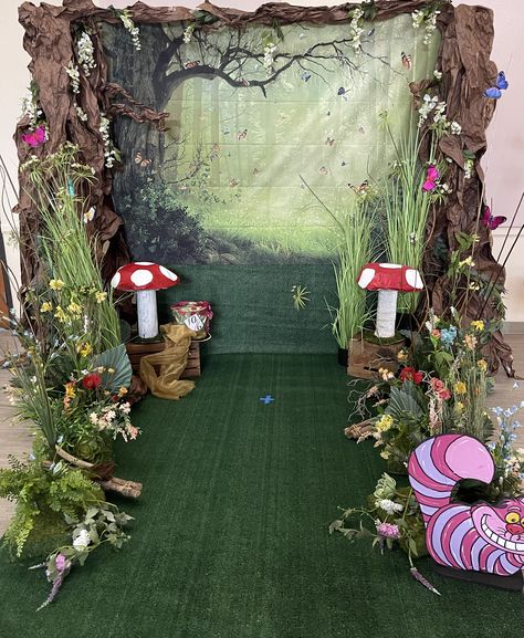 Fantasy Photo Backdrop, Forest Photo Booth Ideas, Enchanted Forest Theme Entrance, Enchanted Forest Library Decor, Enchanted Forest Theme Library, Forest Party Backdrop, Enchanted Forest Picture Backdrop, Fantasy Forest Theme Party, Enchanted Forest Stand