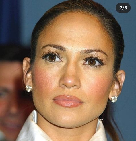 Jenifer Lopes 90, Young Makeup Looks, Jlo 2000s, Jlo 90s, 2000 Makeup, Makeup To Look Younger, Professional Fits, Jlo Makeup, Jlo Style