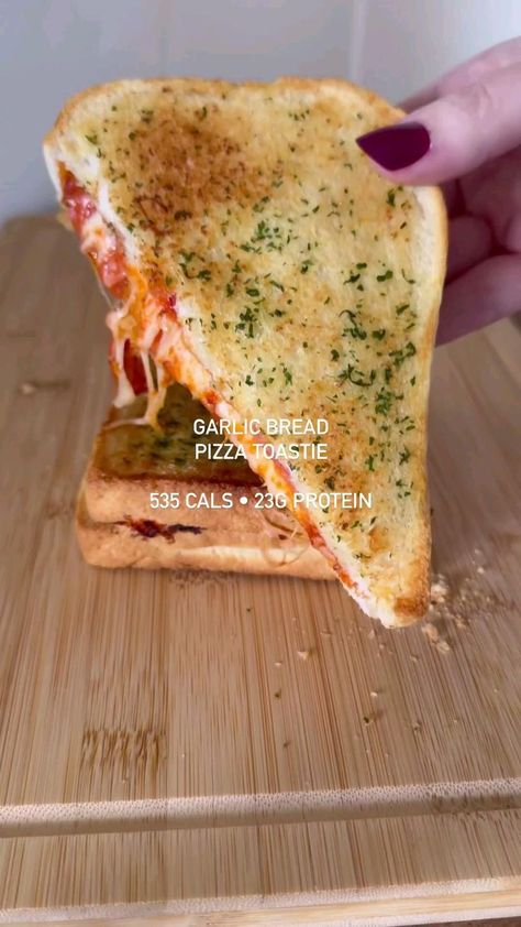 New Lunch Ideas, Pizza Toast, Toast Ideas, Garlic Bread Pizza, Make Garlic Bread, Breakfast Bread, Bread Pizza, Lunch Food, Food Breakfast