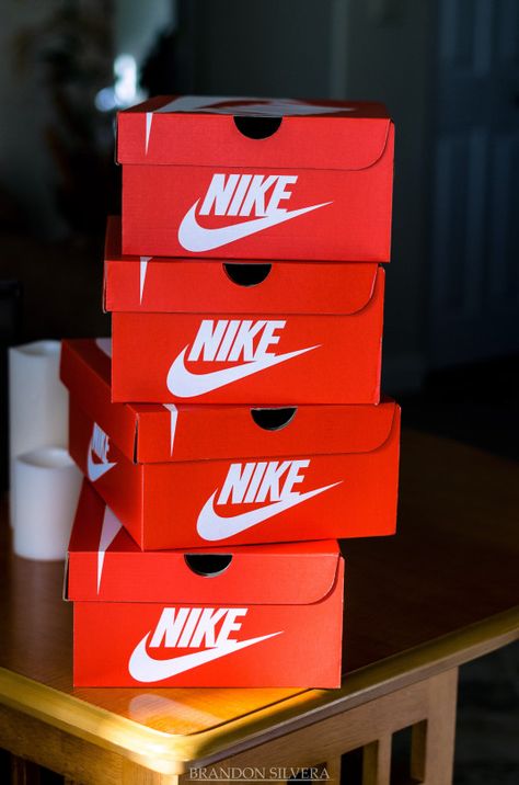 Nike Boxes, Nike Free Runners, Shoe Sketches, Trending Womens Shoes, Shoes Photography, Nike Wallpaper, Latest Shoe Trends, Yeezy Shoes, New Balance Shoes