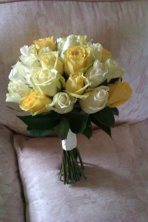 white & yellow rose bouquet maybe add some small white flowers Prom Bouquet Ideas White Roses, Yellow White Flower Bouquet, Bride Bouquets Yellow, Yellow Prom Flowers Bouquet, Yellow And White Roses Bouquet, Yellow And White Wedding Bouquet, White And Yellow Bouquet Wedding, Yellow Rose Wedding Theme, Light Yellow Flower Bouquet