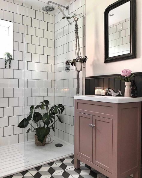 Mauve Bathroom, Pink Tile Bathroom, Pink Bathroom Tiles, Bathroom Accents, Eclectic Bathroom, Contemporary Shower, Pink Tiles, Chic Bathrooms, Girls Bathroom