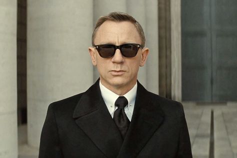 Slick Shades: 15 Best Wayfarer Sunglasses For Men | HiConsumption James Bond Sunglasses, Wayfarer Sunglasses For Men, Daniel Craig Spectre, Daniel Craig Bond, Daniel Craig Rachel Weisz, Craig Bond, 007 Style, Craig 007, He Spoke Style