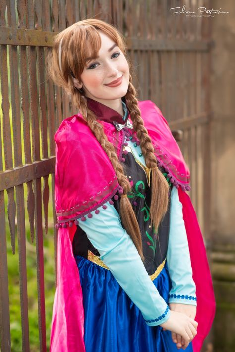 Anna Cosplay Frozen, Anna Frozen Cosplay, Anna Dress Frozen, Anna Cosplay, Disney Modern, Blonde Cosplay Wig, Frozen Cosplay, Disney Princess Cosplay, Anna Dress