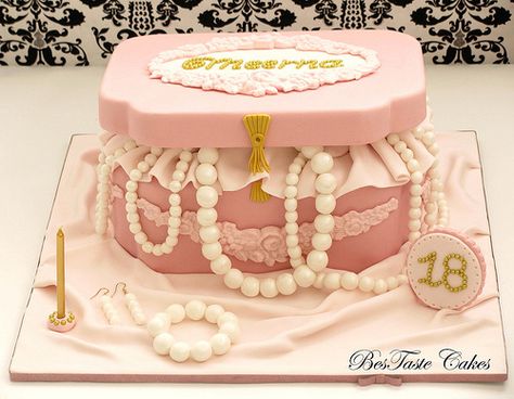 Jewellery box cake Jewellery Cake, Gift Box Cakes, 60th Birthday Cakes, Pecan Cake, Different Cakes, Cake Boss, Girl Cake, Novelty Cakes, Cake Designs Birthday