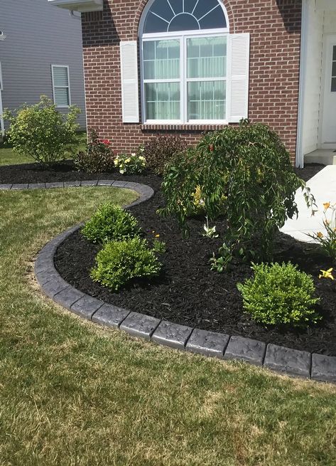 Patio Trim Landscape, Front Yard Landscape Edging, Black Brick Landscape Edging, Landscape Driveway Edge, Black Garden Border, Black Landscape Edging, Front Yard Landscaping Brick Border, Black Garden Edging, Landscaping Around House Foundation Rock Border