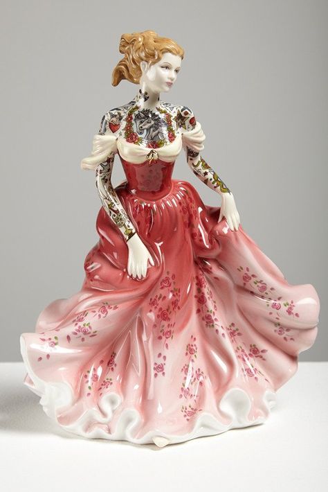 #WOMENSART on Twitter: "Tattooed porcelain figurines by contemporary Scotland-based artist Jessica Harrison #womensart… " Jessica Harrison, Dainty Dress, Doll Tattoo, Painted Ladies, Ceramic Figurine, Porcelain Jewelry, Arte Inspo, Porcelain Art, Antique Porcelain