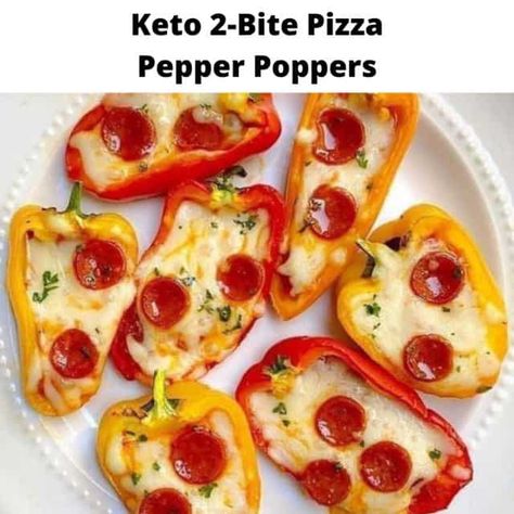 Keto Sausage Pizza, Keto Pizza Dip, Pizza Dip With Cream Cheese, Cottage Cheese Keto, Bell Pepper Pizza, Mini Peppers Recipes, Pepper Recipes Healthy, Pizza Boats, Pizza Dip Recipes