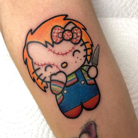 Kitty Tattoo Ideas, Hello Kitty Chucky, Hello Kitty Tattoo Ideas, Tatuaje Hello Kitty, Chucky Tattoo, Popular Cartoon Characters, Hello Kitty Tattoo, Zombie Tattoos, Kitty Tattoo