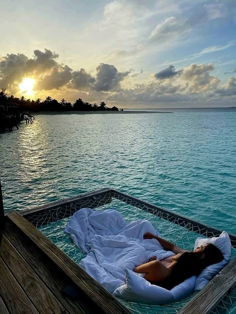 The Maldives Honeymoon, Maldives Aesthetic Photos, Maldives Aesthetic Couple, Maldives Aesthetic Sunset, Couples In Maldives, Couples Maldives, Maldives Couple Photos, Maldives Honeymoon Romantic, Maldives Honeymoon Couple