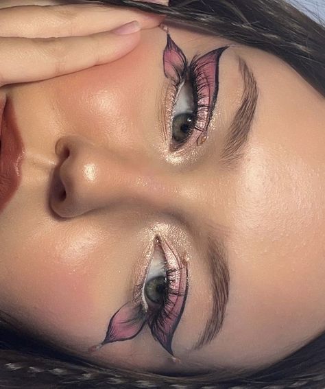 #butterflymakeup Pink Eyeshadow Look, Butterfly Eyes, Butterfly Makeup, 2023 Pink, Creative Eye Makeup, Pink Eyeshadow, Pink Or Blue, Creative Eye, Pink Makeup