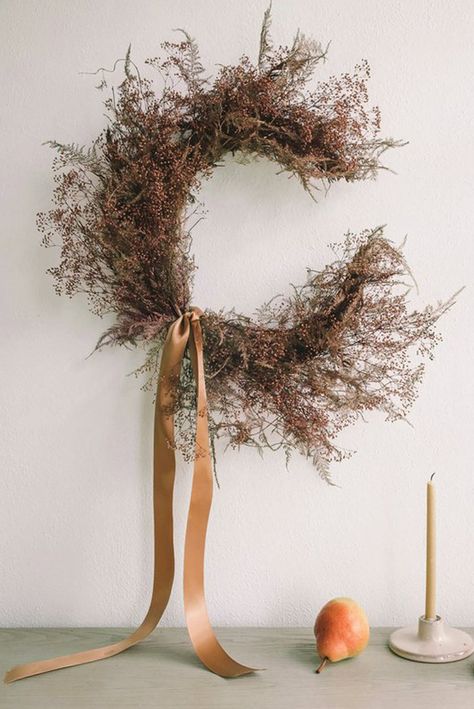 Create a simple dried flower wreath for your fall decor with this recipe by @hunkerhome. Follow the link for the full #DIY. #falldecor #falldecorating #fallcrafts Crescent Moon Wreath Diy, Moon Wreath Diy, Crescent Moon Wreath, Moon Wreath, Diy Fleur, Dried Wreath, Flower Wreaths, Dried Flower Wreaths, Halloween Wreaths