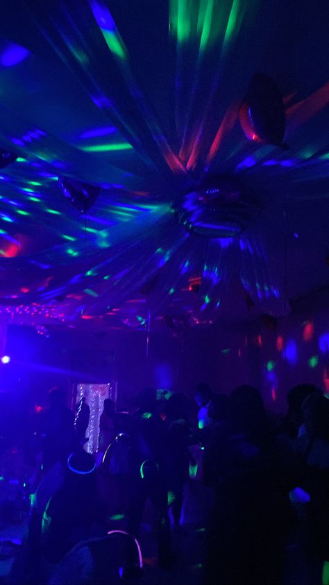 glow in the dark party birthday party ideas inspiration euphoria theme party Glow Quince Theme, Club Themed Sweet 16, Glow Party Aesthetic, Led Theme Party, Neon Birthday Party Ideas Decoration, Teen Glow Party, Rave Birthday Party Ideas, Glow In The Dark Aesthetic, Rave Birthday Party