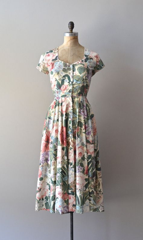 vintage floral dress / floral print dress / Wycombe Park dress 70s Print Dress, Dress Floral Vintage, Floral Print Cotton Dress, Sukienki Maksi, Cotton Floral Dress, Vintage Cotton Dress, Vintage Floral Skirt, Floral Cotton Dress, Vintage Floral Dress