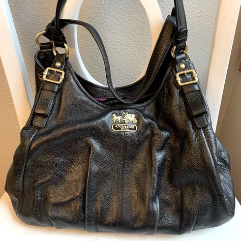 Leather Slouch Bag, Uni Bag, Trending Aesthetic, Coach Hobo, Inside My Bag, Handbags For School, Slouch Bags, Lifestyle Quotes, Hair Clamps