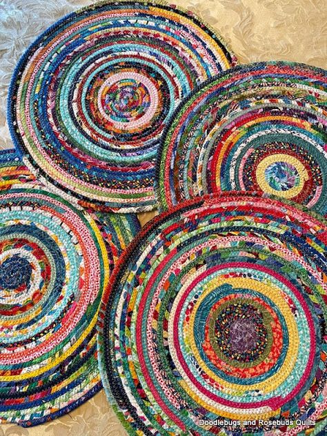 Doodlebugs and Rosebuds Quilts: Coiled Placemats Rag Rug Placemats, Coiled Rope Placemats Diy, Diy Rope Crafts, Rope Placemats Diy, Macrame Rugs, Rope Placemats, Rope Sewing, Mr And Mrs Potato Head, Quilts 2023