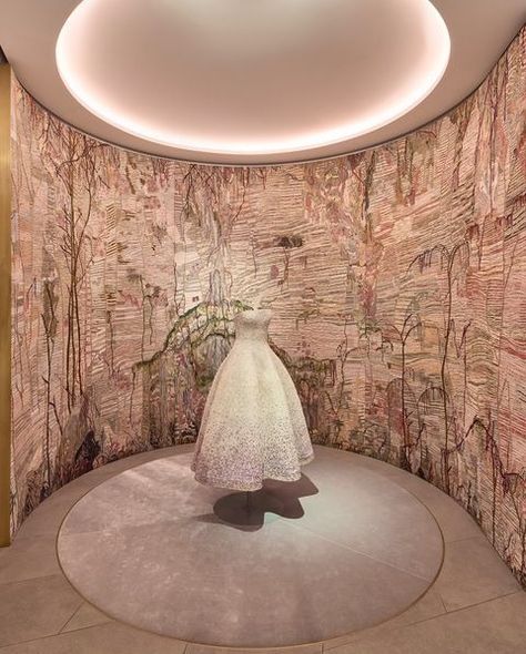 Dior Official (@dior) • Instagram photos and videos Miss Dior Dress, Dior Museum Paris, Dior Museum, Fashion Major, Fashion Museum, Paris Landmarks, Dior Aesthetic, Museum Fashion, Dior Dress