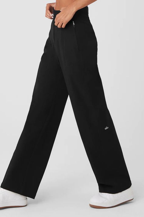 High-Waist On Point Moto Trouser - Black | Alo Yoga Cool Yoga Outfits, Cute Slacks Outfit, Black Set Outfit, Alo Outfit, Black Workout Outfit, Alo Yoga Outfit, Alo Pants, Exercise Outfits, Sport Trousers