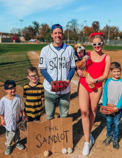 Gryffindor Halloween Costume, Sandlot Costume, Family Costumes For 3, Astronaut Halloween Costume, Matching Family Halloween Costumes, Best Family Halloween Costumes, Astronaut Halloween, Family Halloween Costume Ideas, Baseball Costumes