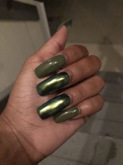 Square nails. Olive green. Chrome. Nail lover. Fall nails. Metallic Olive Green Nails, Chrome Olive Green Nails, Olive Chrome Nails, Olive Green Chrome Nails, Metallic Green Nails, Emerald Green Chrome Nails, Nails Olive Green, Chrome Nails Short, Green Chrome Nails