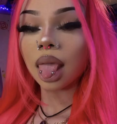 Side Eye Piercing, Piecing Ideas Face, Frowny Piercing Mouth, Dainty Face Piercings, Face Piercings Women, Face Piercing Ideas, Cute Facial Piercings, Trailer Park Queen, Piercings Face