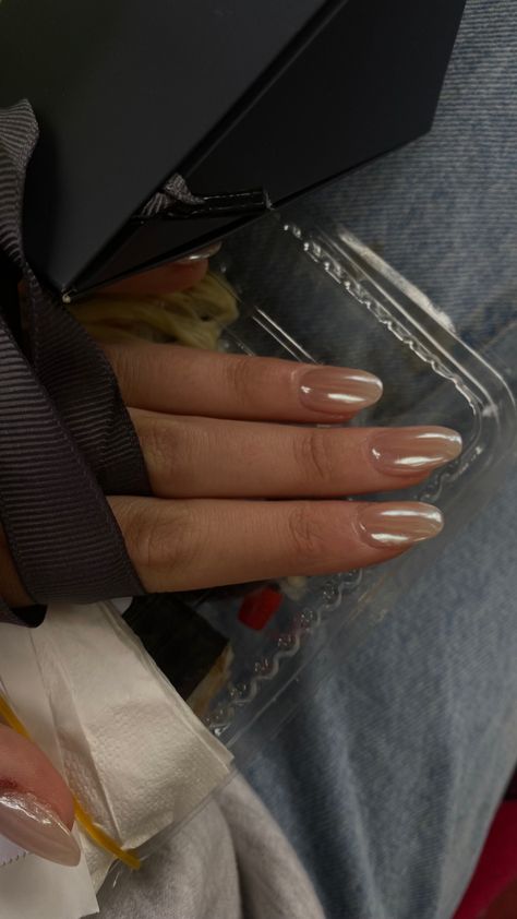 Crome Nails Beige, Brown Milky Nails, Cute Nails For Tan Skin, White Nails Tan Skin, Chrome Nails Tan Skin, Nail Ideas Tan Skin, Nail Colors On Tan Skin, Brown Nails On Tan Skin, Brown Sheer Nails