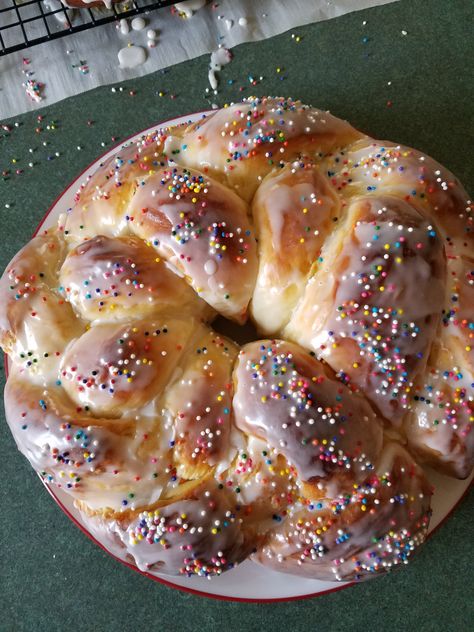 Braided Easter Bread, German Easter Bread, Italian Easter Recipes Traditional, Italian Sweet Bread, Easter Bread Recipes, Easter Breads, Italian Easter Recipes, Easter Pastries, Italian Desert