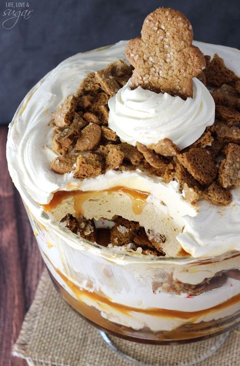 Gingerbread Trifle, Trifle Bowl Recipes, Life Love And Sugar, Cheesecake Caramel, Festive Holiday Desserts, Trifle Dessert Recipes, Gingerbread Cheesecake, Christmas Trifle, Cheesecake Trifle