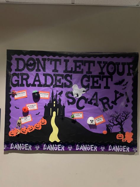 Halloween Bulletin Boards For High School, Door Decorations Classroom High School, Halloween Cork Board Ideas, Halloween School Boards, Halloween Theme Bulletin Board Ideas, Halloween Bulliten Board Ideas Classroom, Halloween Bulletin Boards Middle School, High School Senior Bulletin Board Ideas, School Bulletin Board Ideas High School