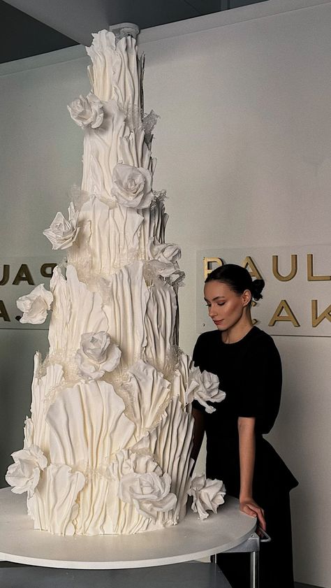 PAULINE CAKE | Wedding magic ✨@pauline_cake . Rate 1 to 10🤍 | Instagram Fancy Wedding Cakes, Reception Cake, Bridal Cake, Birthday Cake Decorating Ideas, Big Wedding Cakes, Grand Wedding, Classic Wedding Decorations, Dream Wedding Decorations, Dream Wedding Cake