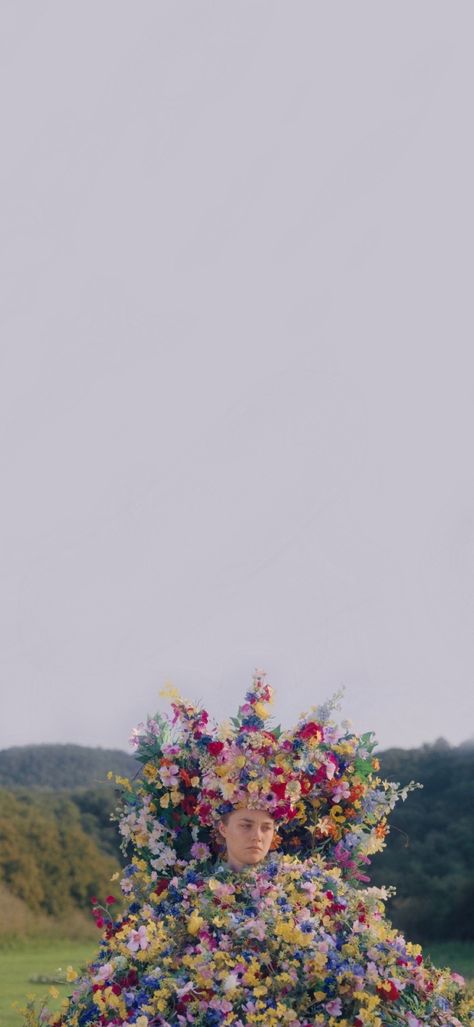 Midsommar Movie Stills, Midsommar Lockscreen, Midsommar Wallpaper Iphone, Midsommar Wallpaper, Midsommar Birthday, A24 Wallpaper, Midsommar Dress, Green Witchery, Film Bro