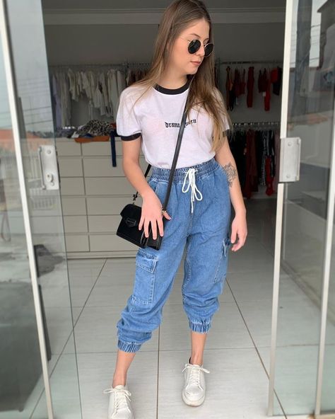 Jogger Outfit Casual, Capri Outfits, Casual College Outfits, Joggers Outfit, Casual Day Outfits, Womens Casual Outfits, College Outfits, Outfit Of The Day, Mom Jeans