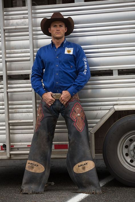 America's Most Wanted Cowboy! Get the look with Bullet Blues Jeans Made in USA https://bulletbluesca.com #cowboy #denim #ScottEaswood Luke Collins, The Last Ride, Rodeo Cowboys, The Longest Ride, Scott Eastwood, Cowboys Men, Wilde Westen, Looks Country