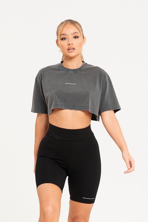 Crop Tshirt Women, Crop Shirt Outfits Summer, Grey Gym Outfit, Crop T Shirts For Women, Cropped Tshirt Outfits, Cropped Oversized Tshirt, Gym Outfits Ideas, Trendy Gym Outfits, Good For Nothing