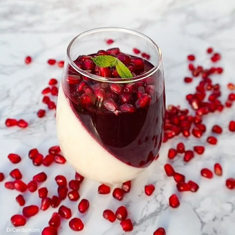 Pomegranate Food Photography, Pomegranate Recipes Dessert, Persian Lifestyle, Desserts Fancy, Pomegranate Dessert, Pomegranate Jelly, Pomegranate Recipes, Panna Cotta Recipe, Jelly Cups